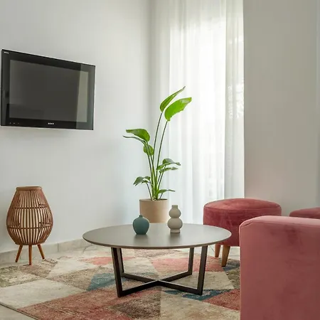 Bright And Comfortable With Balcony For 2 Apartamento