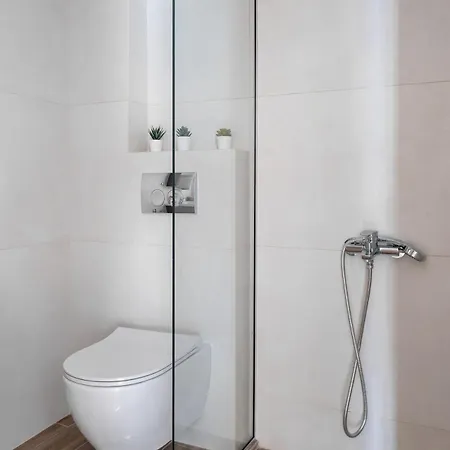 Bright And Comfortable With Balcony For 2 Tessalónica