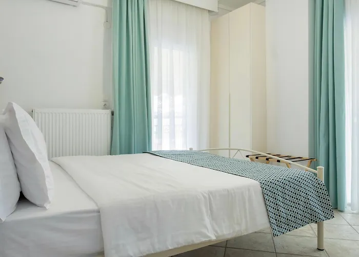 Bright And Comfortable With Balcony For 2 דירה *