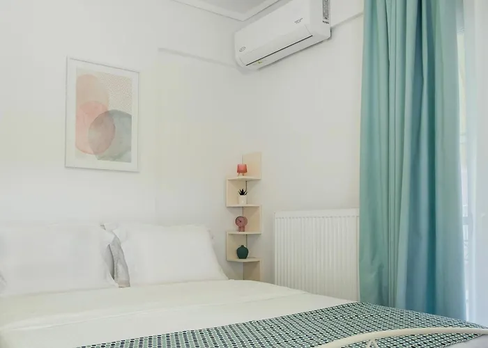Bright And Comfortable With Balcony For 2 דירה